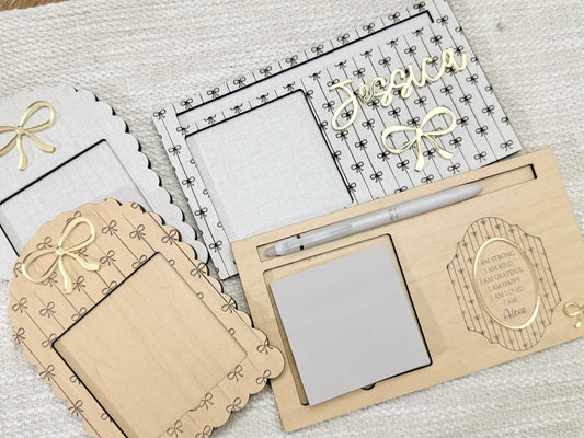 Coquette Bow Wooden Sticky Note Holder – 4 Elegant Designs with Gold Details |  Optional Personalization – Desk Organizer for Home, Office, or Teacher Gifts